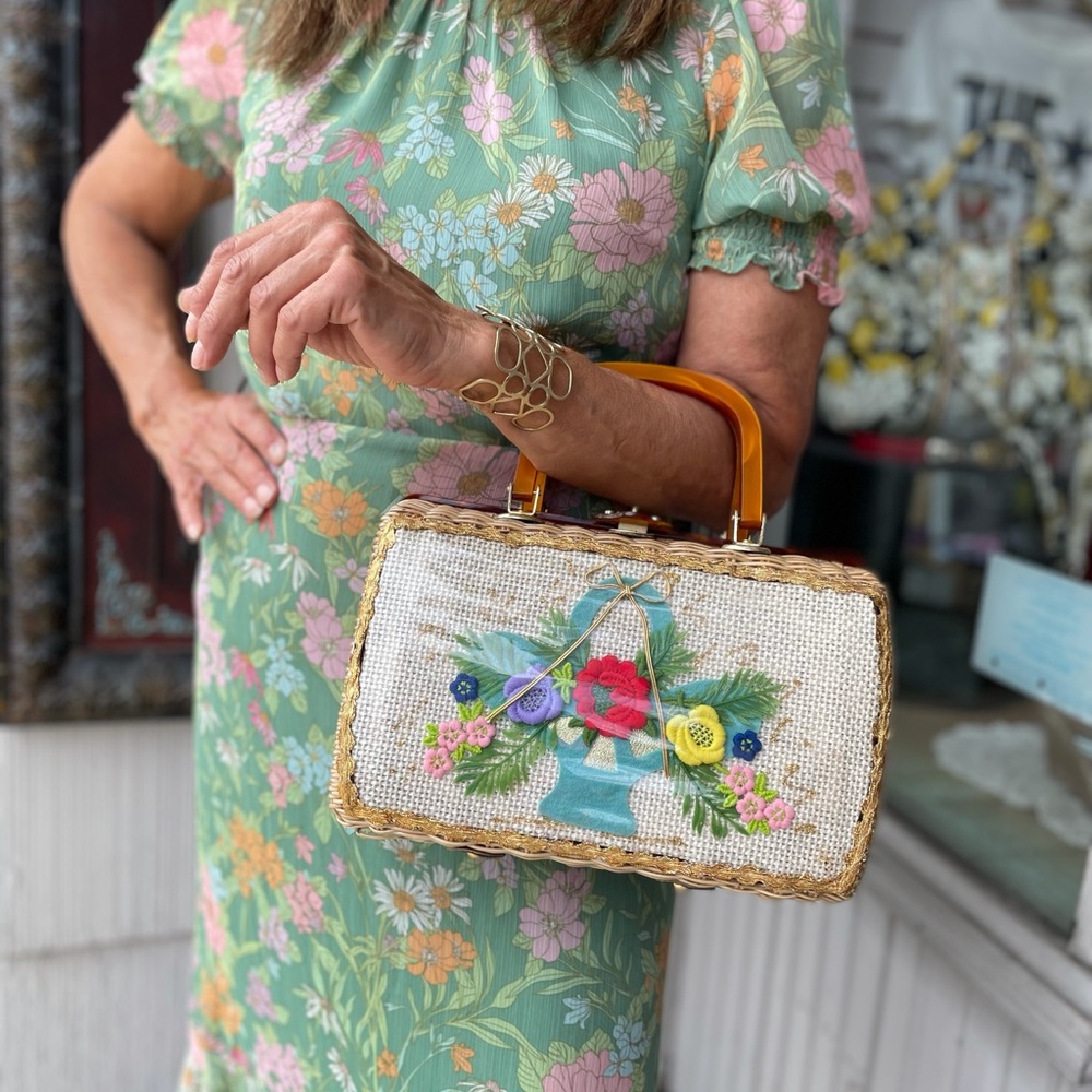 50’s Vntg rattan /lucite statement bag embroidered